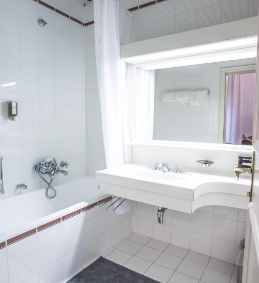 غرفة قياسية مزوَّدة بشُرفة, De L Europe Gastein