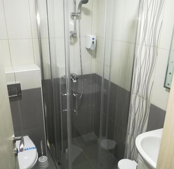 اتاق لوکس, Karavan 123