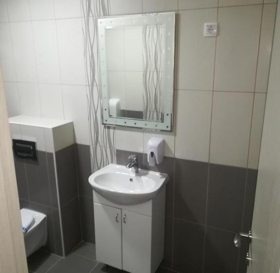 اتاق راحتی سه تخته, Karavan 123