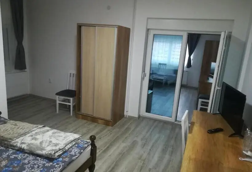 Quarto Quádruplo Deluxe, Karavan 123