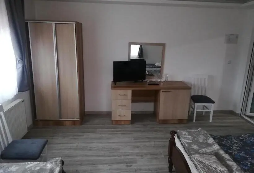 Quarto Quádruplo Deluxe, Karavan 123