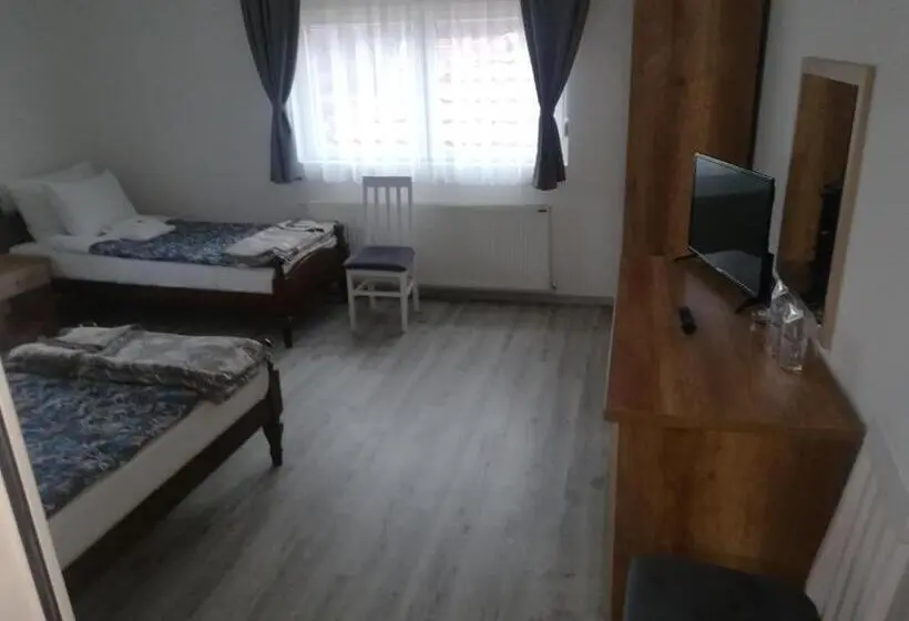 Quarto Quádruplo Deluxe, Karavan 123