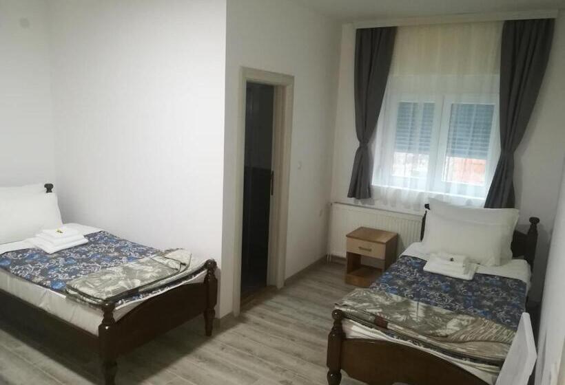اتاق لوکس چهار تخته, Karavan 123