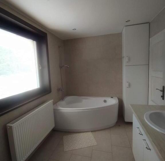 ２ベッドルームアパートメント, Privát Miško