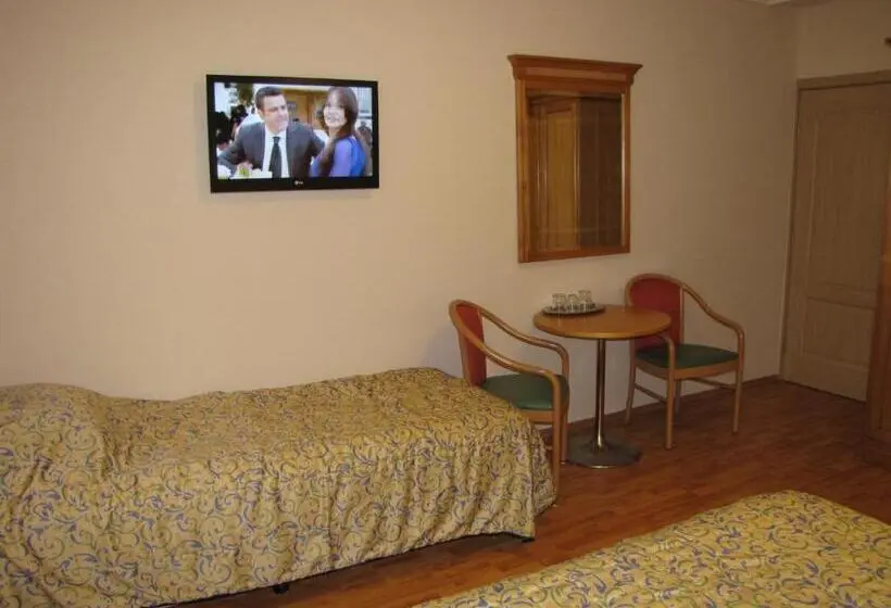 Standard Kolmen Hengen Huone, Pávai Vendégház