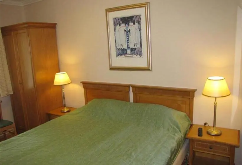 3 Bedroom Suite, Pávai Vendégház