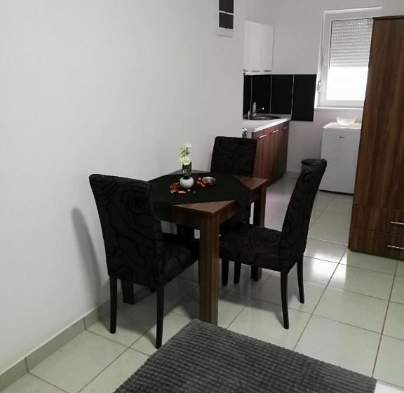 استودیو استاندارد با چشم‌انداز باغ, Apartmani Nana Sokobanja