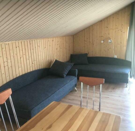 Standard Fyrbäddsrum med Balkong, Dobilas Ir Jura