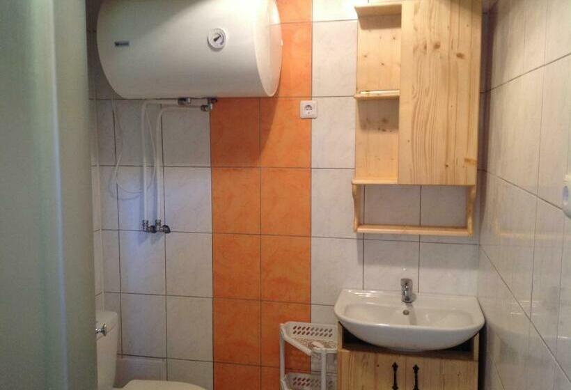 1 Sovrums Stuga, Dobilas Ir Jura