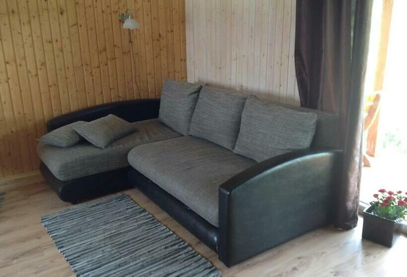 1 Sovrums Hus, Dobilas Ir Jura