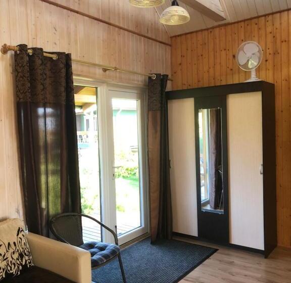 1 Sovrums Hus, Dobilas Ir Jura