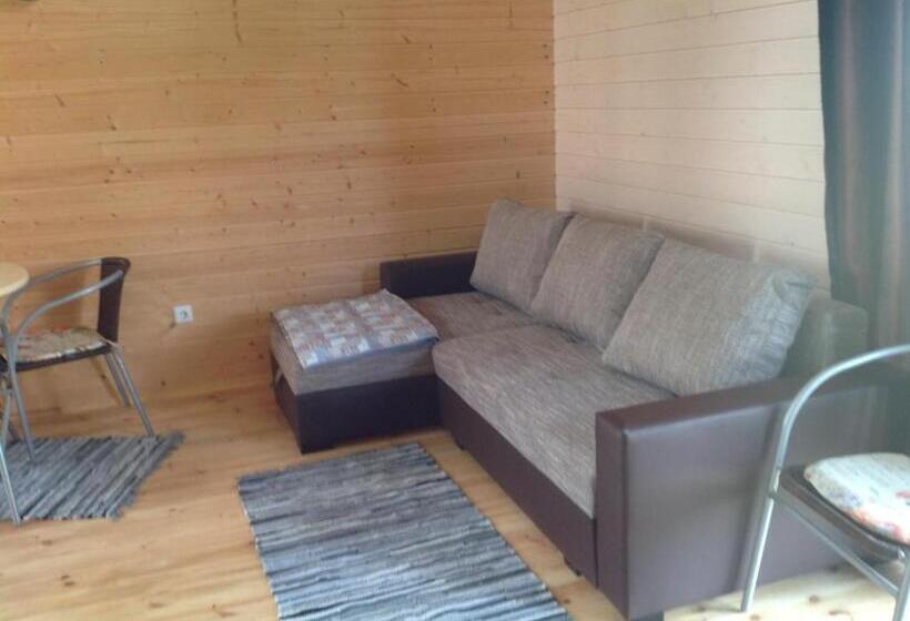 1 Sovrums Hus, Dobilas Ir Jura