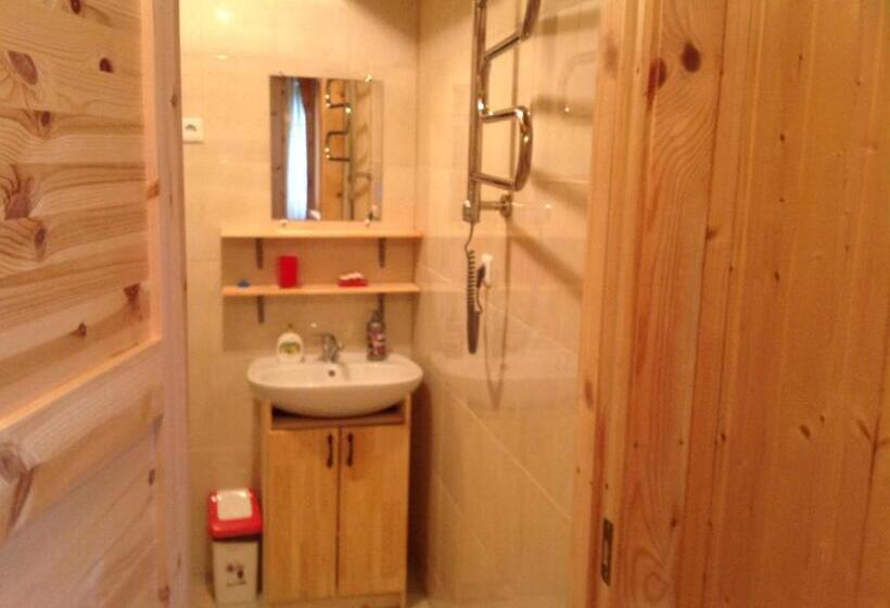 1 Sovrums Hus, Dobilas Ir Jura