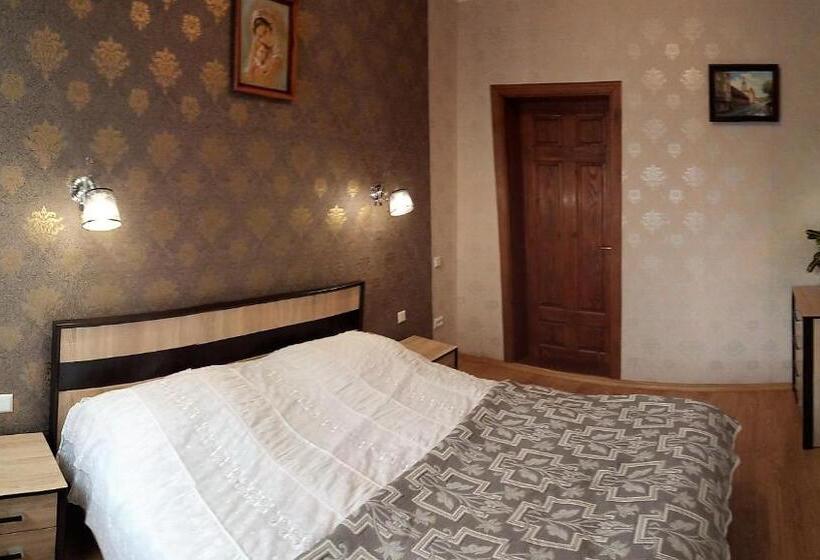 سوییت خانوادگی, сонячна