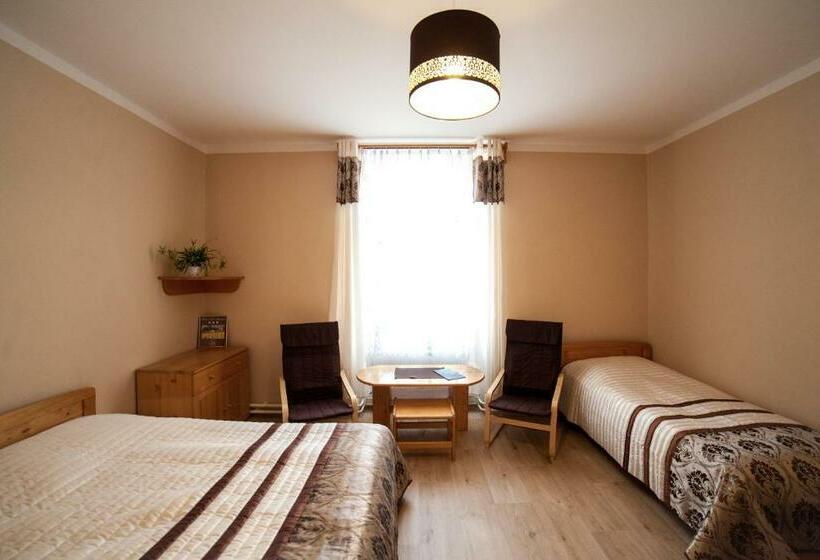 اتاق استاندارد چهار تخته, Pod Zámkem