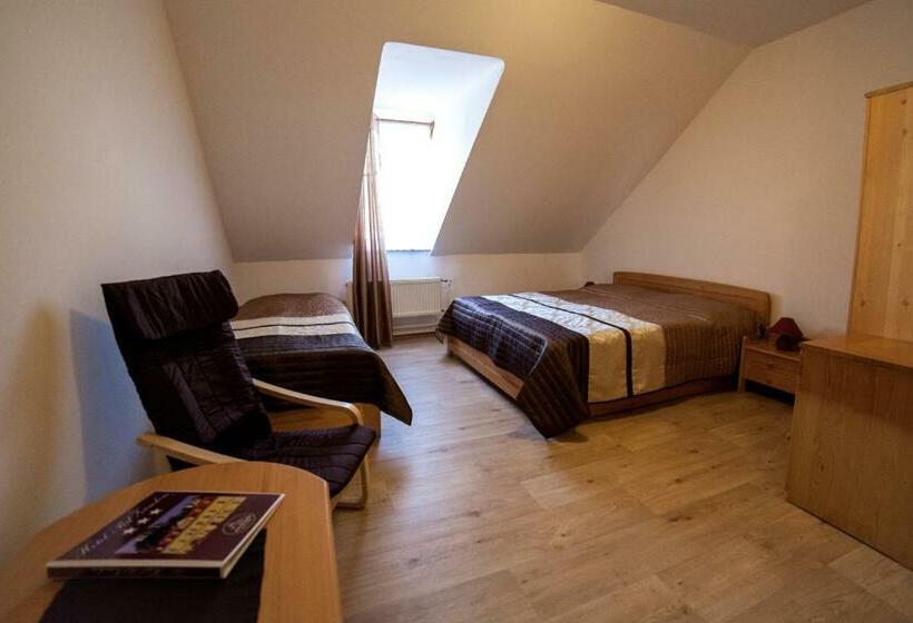 اتاق استاندارد سه نفره, Pod Zámkem