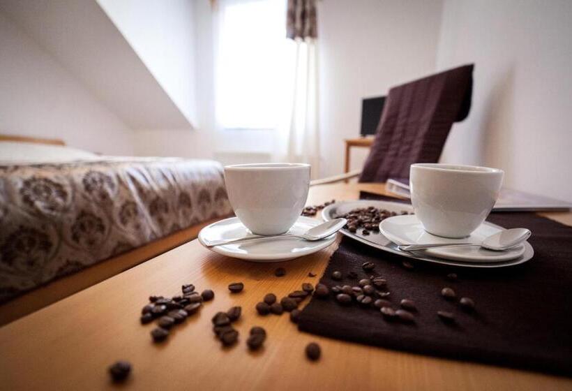 اتاق استاندارد, Pod Zámkem