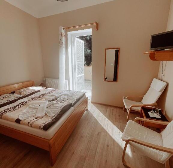 سوییت, Pod Zámkem