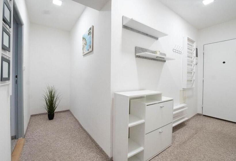 آپارتمان 1 خوابه, Pod Zámkem