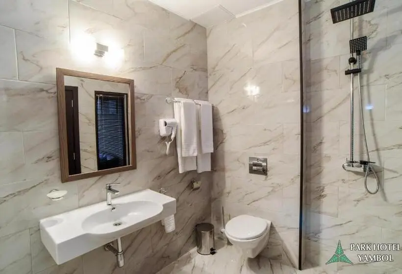 Basic Kolmen Hengen Huone, Park Hotel Yambol