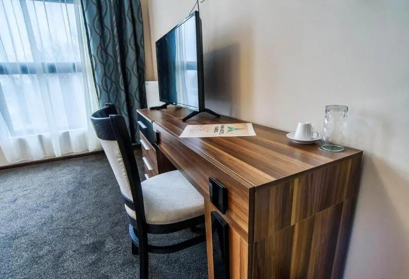 Basic Kolmen Hengen Huone, Park Hotel Yambol