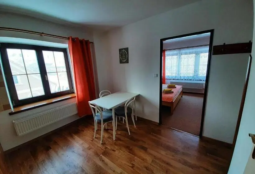 Perhehuoneisto, Penzion Oliver