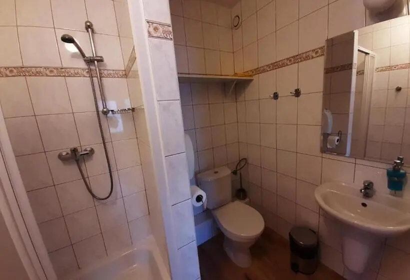Perhehuoneisto, Penzion Oliver