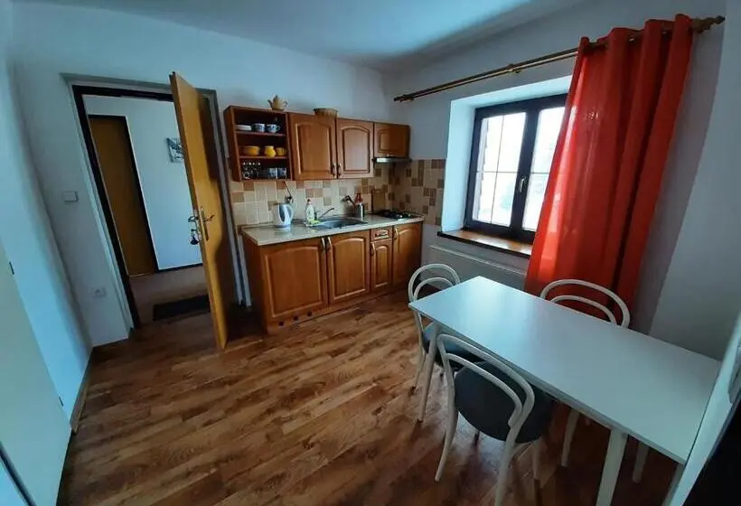 Perhehuoneisto, Penzion Oliver