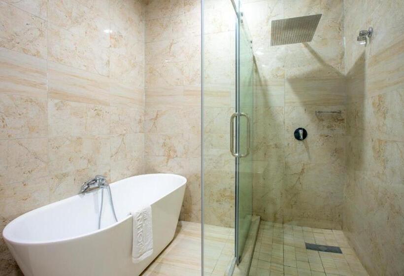 سوئیت با تخت بزرگ, Johnwood Hotel By Bolton