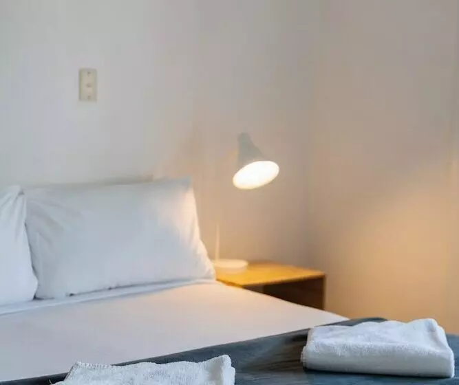 デラックススタジオ, Avalon Motel Thames Wenzel Motels