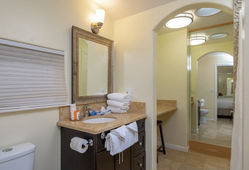 Люкс Кровать Кинг, The Vendange Carmel Inn & Suites