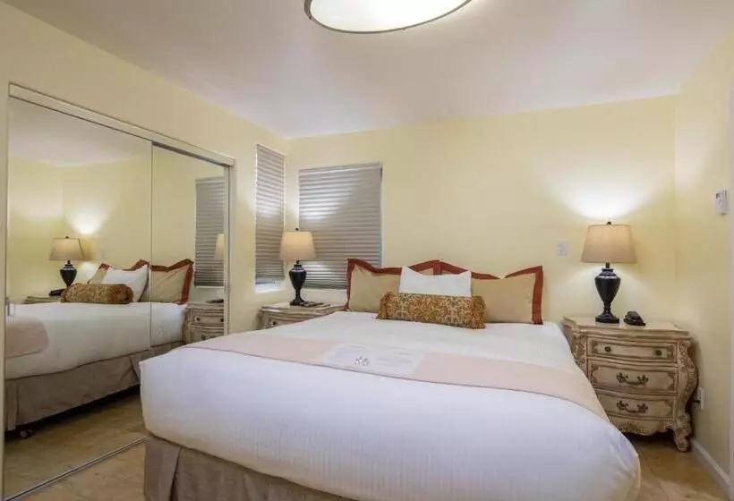 キングサイズベッドのスイートルーム, The Vendange Carmel Inn & Suites