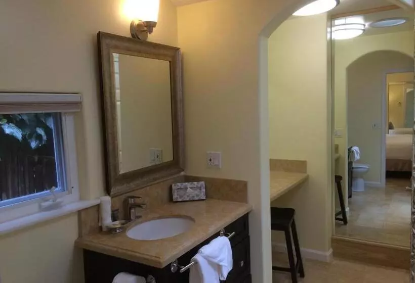 キングサイズベッドのスイートルーム, The Vendange Carmel Inn & Suites