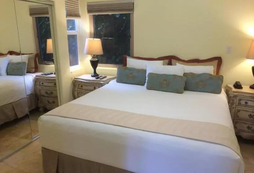 キングサイズベッドのスイートルーム, The Vendange Carmel Inn & Suites