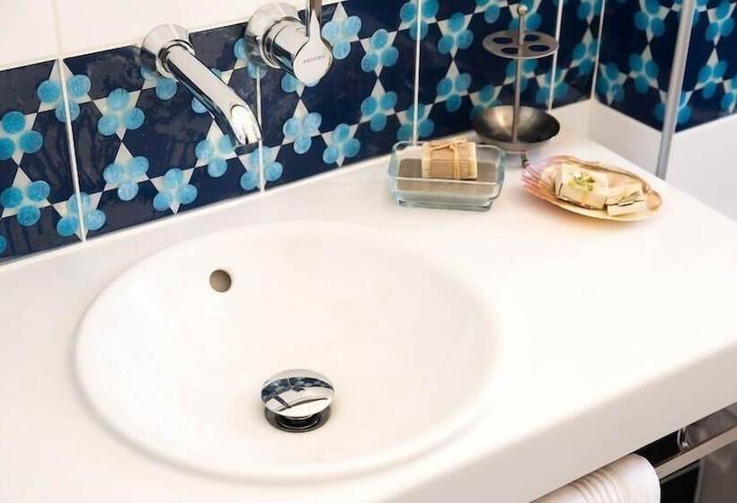 Deluxe-huone, Asma Han