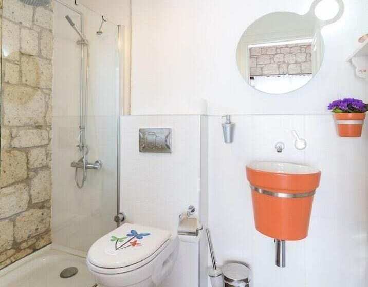 Deluxe-huone, Asma Han