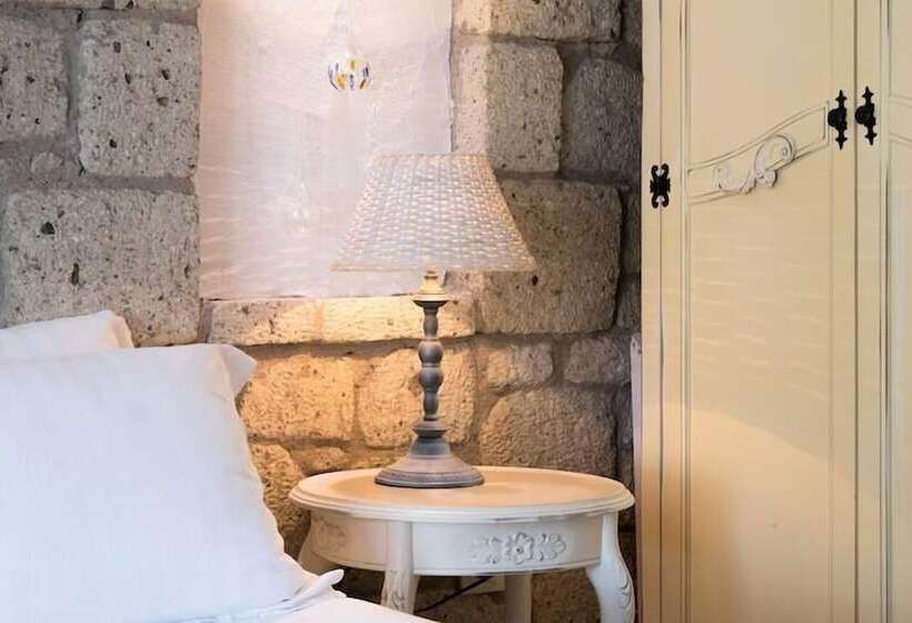 Deluxe-huone, Asma Han