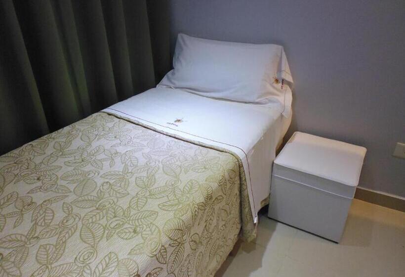 اتاق استاندارد سه نفره, Athos