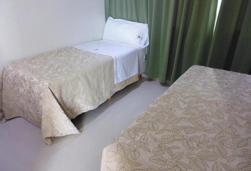 اتاق استاندارد سه نفره, Athos