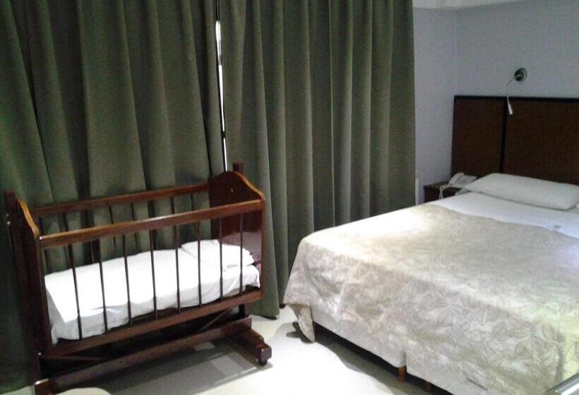 اتاق استاندارد سه نفره, Athos