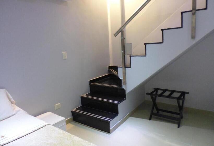 اتاق استاندارد چهار تخته, Athos