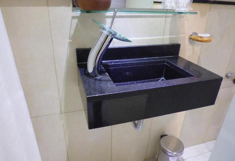 اتاق استاندارد چهار تخته, Athos