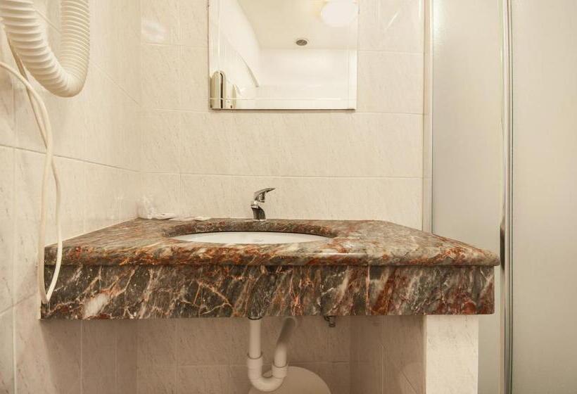 اتاق استاندارد یک نفره, Costantini