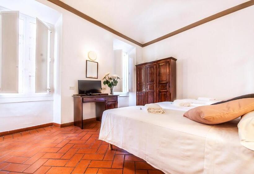 اتاق استاندارد سه نفره, Costantini