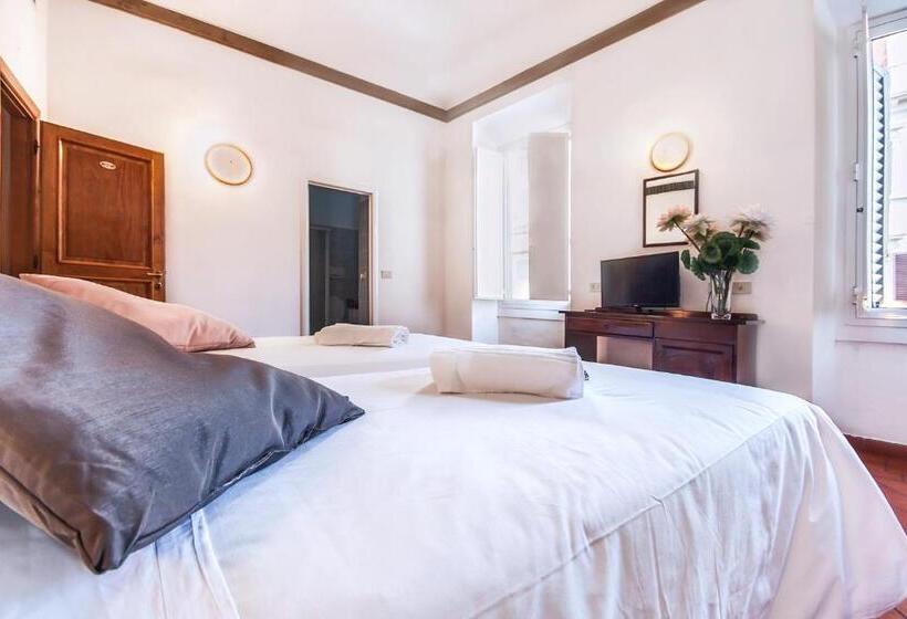 اتاق استاندارد سه نفره, Costantini