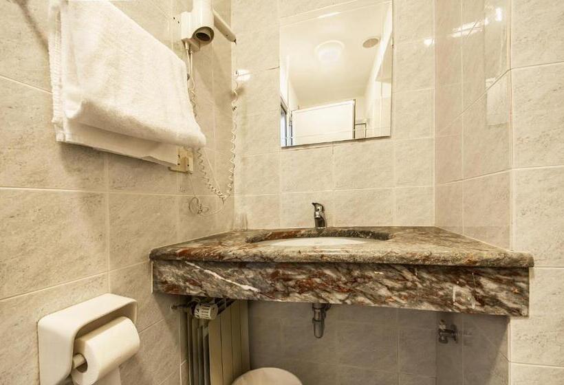 اتاق استاندارد با چشم‌انداز, Costantini