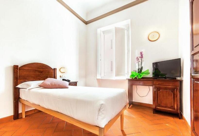 اتاق استاندارد یک نفره, Costantini