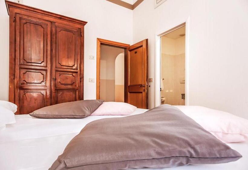 اتاق استاندارد, Costantini