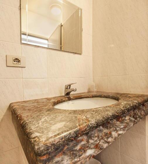 اتاق استاندارد, Costantini