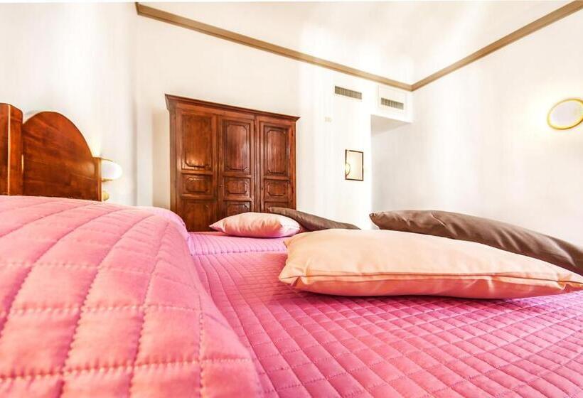 اتاق استاندارد با چشم‌انداز, Costantini